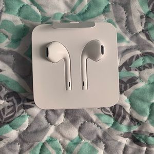 Brand new wired Apple headphones